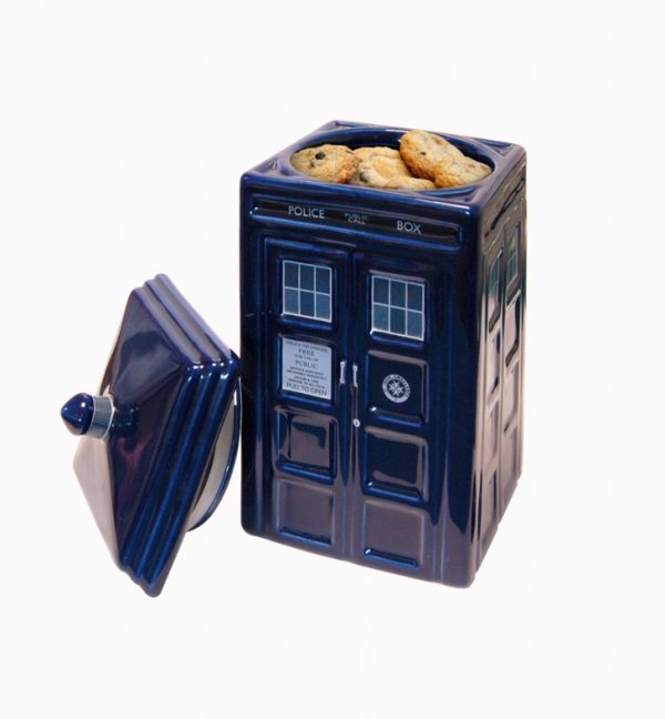 doctor-who-tardis-blue-police-box-ceramic-cookie-jar-600x648