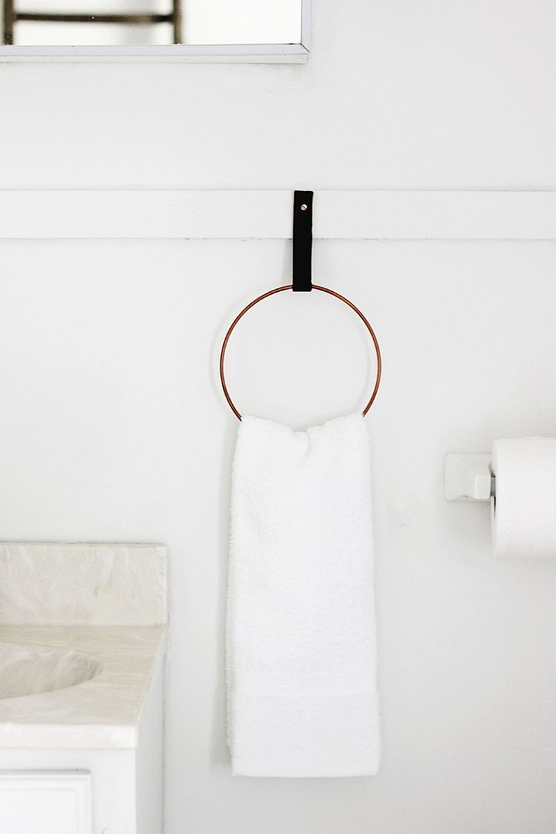 Chic-DIY-towel-holder-is-super-easy-to-craft